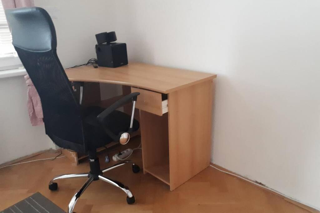 Room In Apartment Prague 3 المظهر الخارجي الصورة